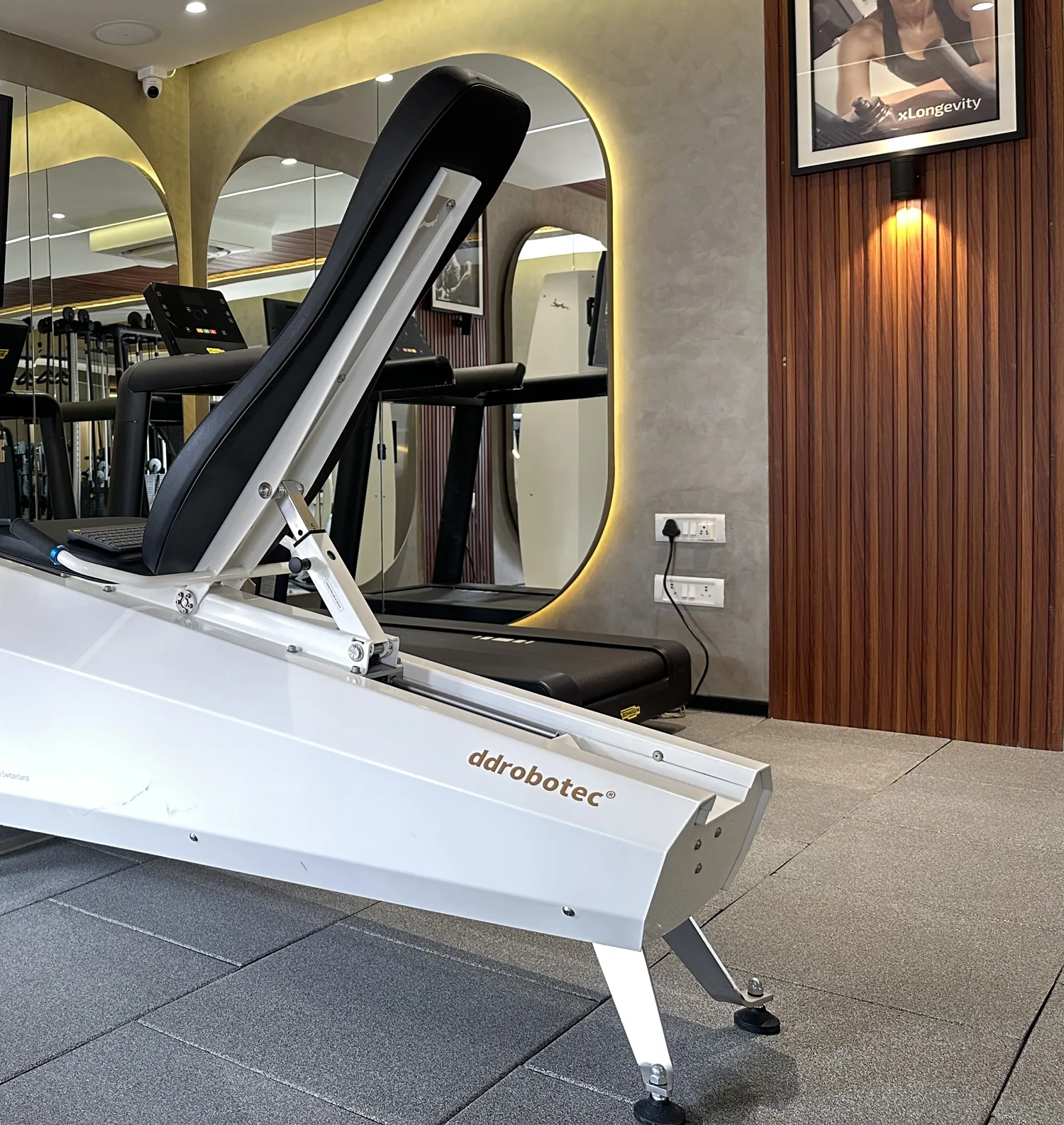 The DD Robotec leg-training machine on the gym floor