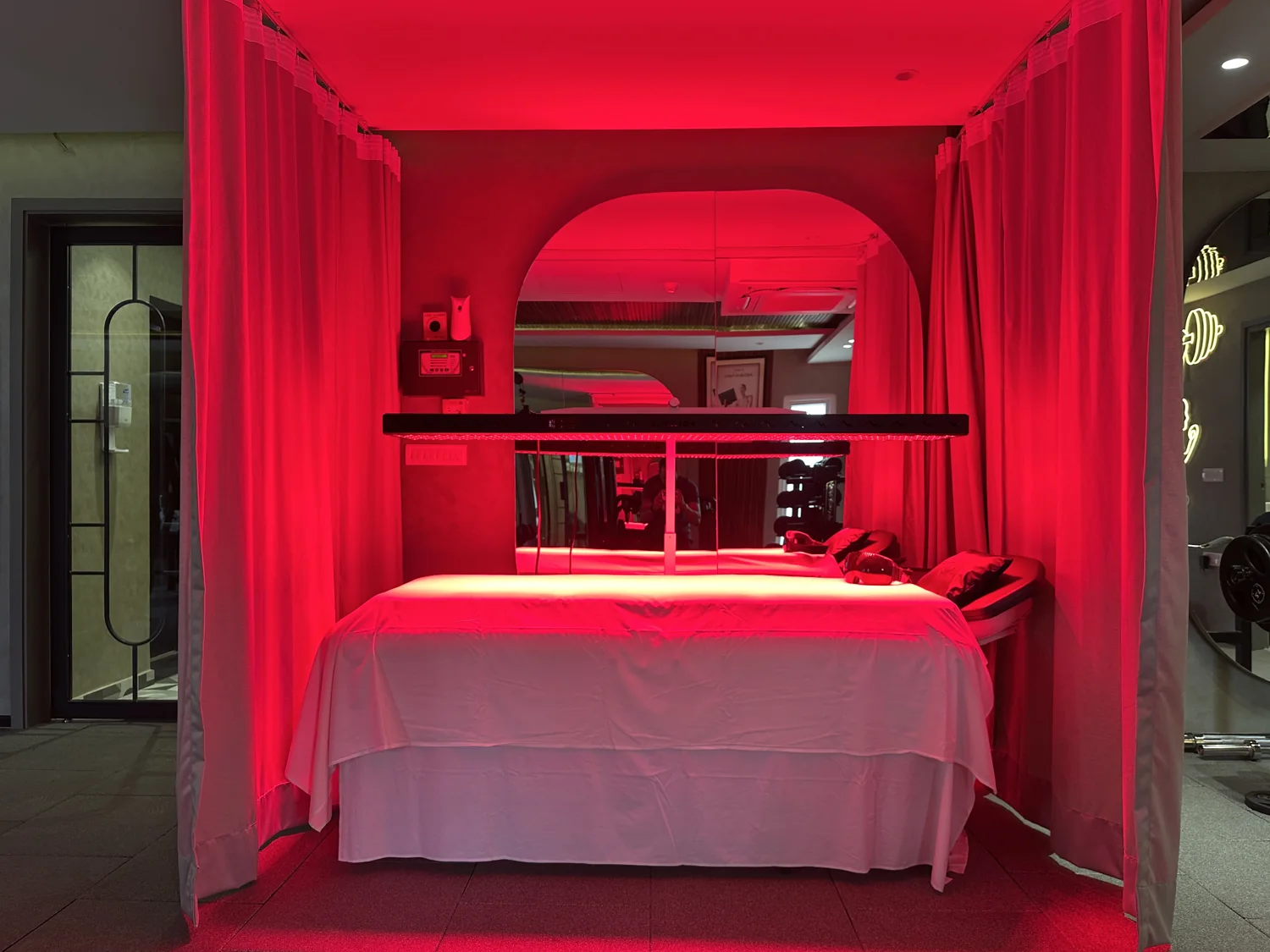 The red light bed in its dedicated room at the Delhi gym
